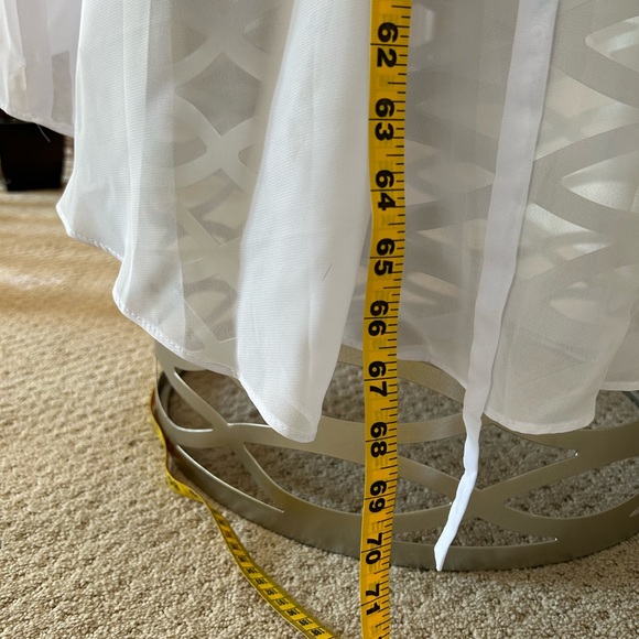 White gown, custom made, never worn. - Picture 9 of 10